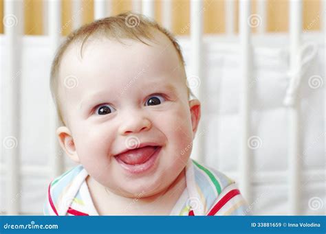 Retrato Del Bebé Sonriente Divertido Imagen De Archivo Imagen De Mimo