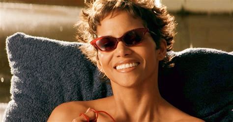 Halle Berry Goes Topless On Instagram To Promote Self Love News Akmi