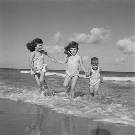 Vintage Photos That Will Make You Want To Revive The Lost Art Of Summer Vintage Beach