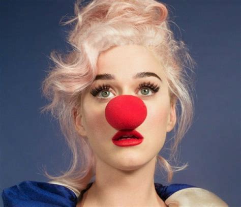 Editors' notes for years, katy perry dealt with her depression by writing hit songs. Katy Perry se viste de payasa en su nuevo sencillo 'Smile ...