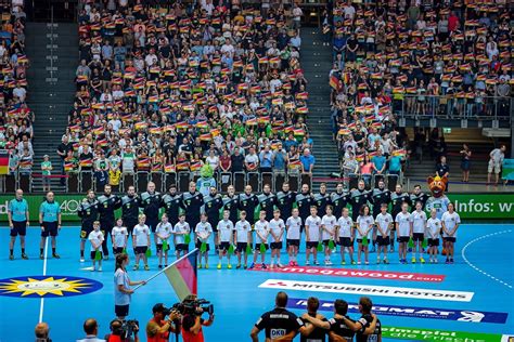 Die deutsche handball nationalmannschaft der männer, die mit einem titel bei europameisterschaften und acht pokalen bei weltmeisterschaften zu die 24 sportler (im erweiterten kader 26) der handball nationalmannschaft werden seit juli 2011 von martin heuberger, selbst. Handball-Länderspiel Deutschland - Polen in der Stadthalle ...