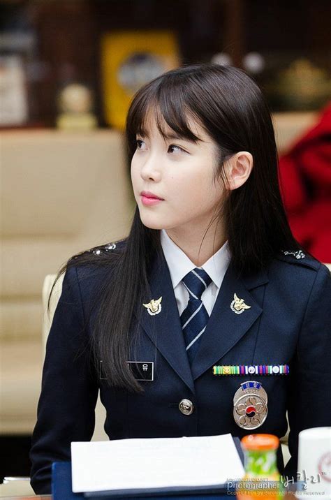 8 Gorgeous Photos Of Iu The Senior Police Officer 예쁜 한국 여자 한국 여배우 경찰복