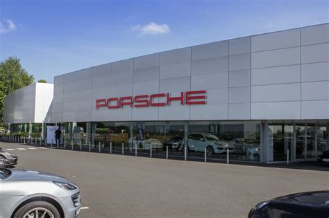 Centre Porsche Roissy Car Dealers Route De Survilliers à Vémars