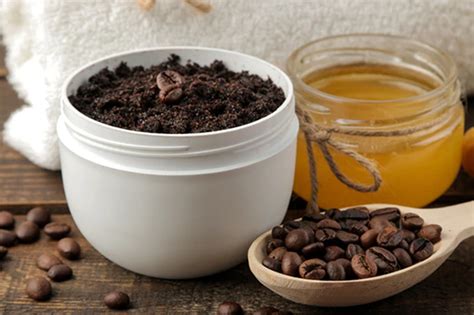 Cara membuat scrub kopi untuk kulit cerah berkilau. 4 Cara Buat Scrub Bibir Di Rumah - COSDERM