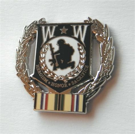 Wounded Warrior Heroism Honor Sacrifice Desert Storm Wreath Lapel Pin 1