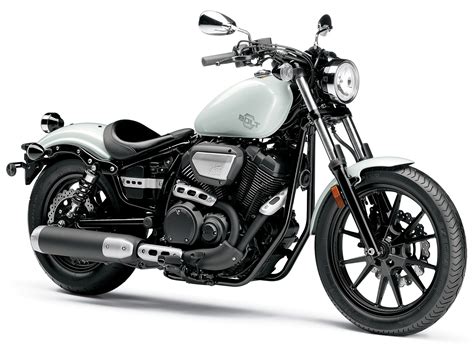 A long and low layout puts bend in the rider's back, and the windshield is too short. 2014 Yamaha Bolt Pictures, review, specifications