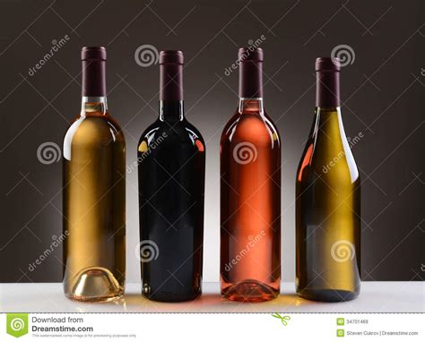 Mit der kostenlosen vollversion von „avery design & print für ordner erstellen sie individuelle beschriftungen für … etiketten selber drucken: Wein-Flaschen Ohne Aufkleber Stockbild - Bild von vino ...
