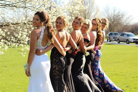 Prom Picture Ideas For Groups