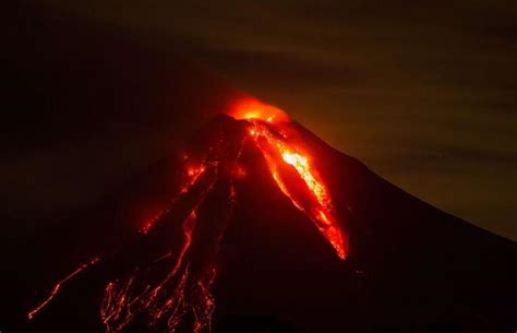 Impresionante Erupción Del Volcán De Fuego En México Planeta Curioso