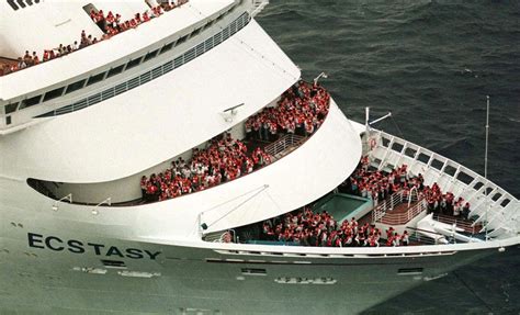 Dailyphotocard A Photo History Of Carnival Cruise Ship Disasters