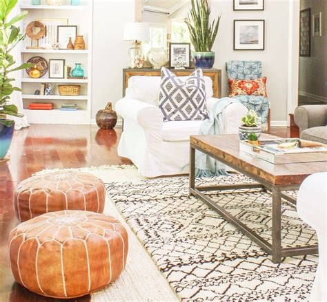 30 Gorgeous Decorative Rugs Ideas For Living Room