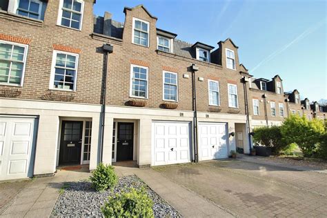 3 Bedroom Property To Let In Abbey Mews Isleworth £2250 Pcm