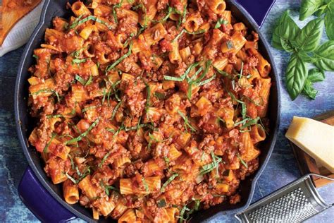Penne alla vodka with ground beef recipe. 43 Ways to Use a Can of Crushed Tomatoes in 2020 | Pasta dishes, Rigatoni, Meat sauce