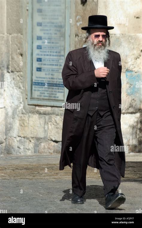 Jüdischen Mann In Traditioneller Kleidung Alte Walled Stadt Jerusalem