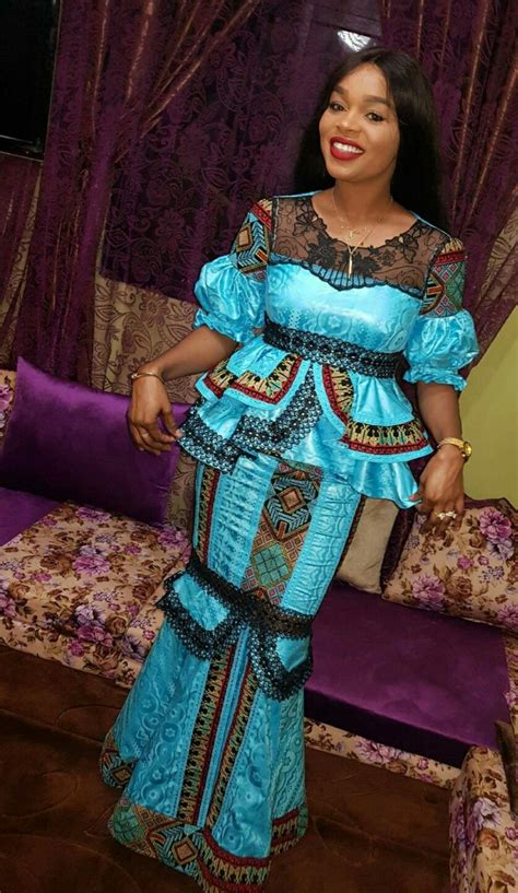 Voir plus d'idées sur le thème model bazin femme, mode africaine, robe africaine. Épinglé par Merry Loum sur Sénégalaise en 2019 | Mode africaine robe, Robe africaine et Robe ...