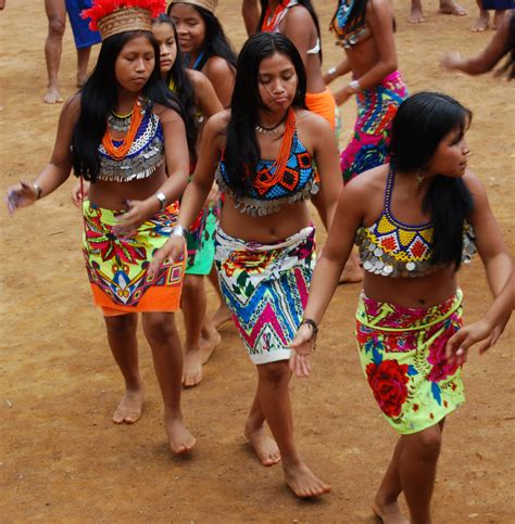 Discover The Vibrant Embera And Waounan Communities In Comarca