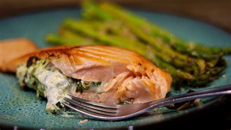 Clearly this stuffed salmon recipe isn't the same old salmon you've been making for years. Costco Salmon Stuffing Recipe : Baked Salmon With Lemon ...