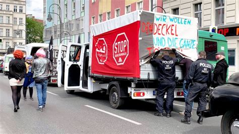 Kompetent, sachlich und immer top aktuell. Liveticker zum 1. Mai in Berlin: Geisel kritisiert "geballte Unvernunft" in Kreuzberg | rbb24