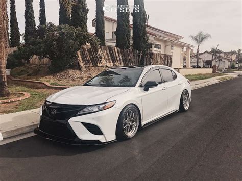 2018 Toyota Camry With 19x95 22 Aodhan Ds01 And 23535r19 Delinte D7