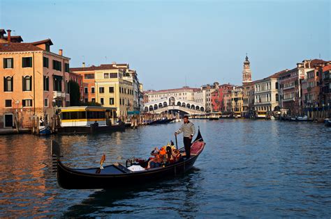 By clicking on the button, i implicitly declare that i am not less than 16 years old, and that i have read the. giro in Gondola: Venezia e la sua imbarcazione!