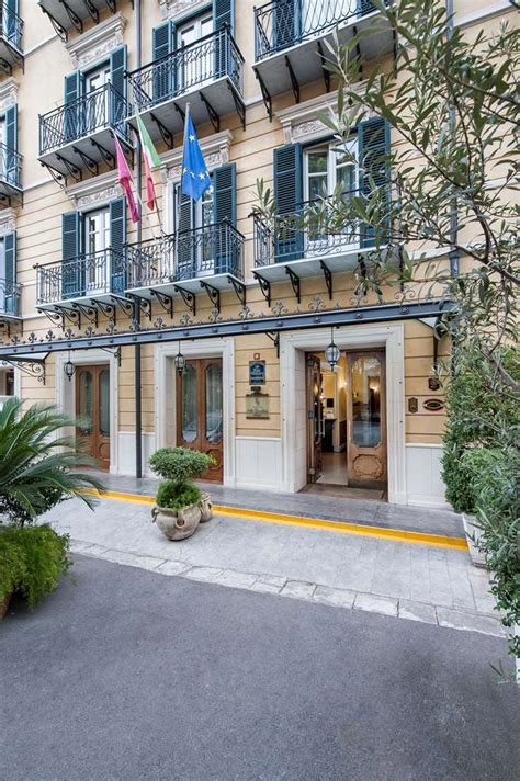 This modern luxury hotel offers free parking the cavalieri has its own gym, jacuzzi and sauna as well for guests to use. Best Western Ai Cavalieri Hotel- First Class Palermo ...