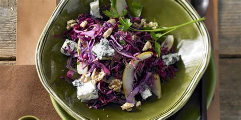 Gli ortaggi sono alimenti di origine vegetale appartenenti al vi e vii gruppo degli alimenti. Ricetta Insalata di cavolo rosso, Blu di Capra, pere e noci