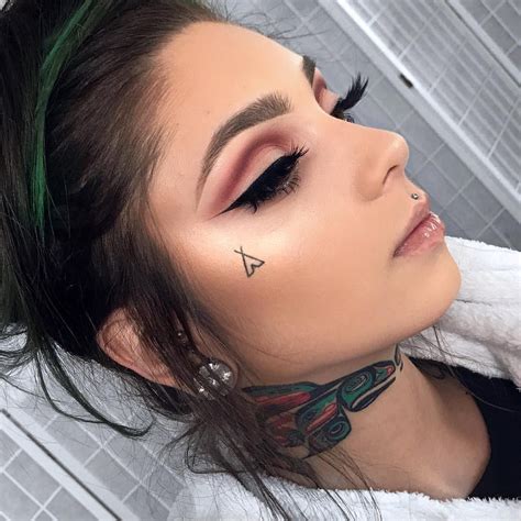 Small Face Tattoos For Females 10 Gorgeous Ideas You Cant Resist