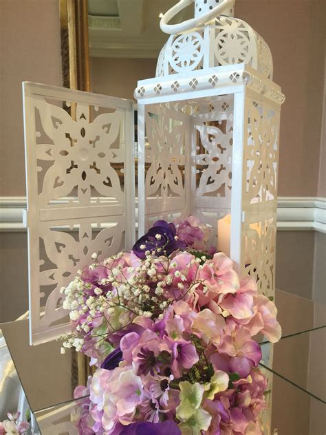 Beautiful Lantern Arrangement For Receiving Table With Cascading