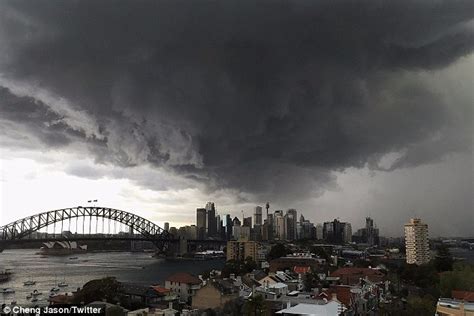 Sydney Battered By Nightmare Storms Again This Weekend Daily Mail Online