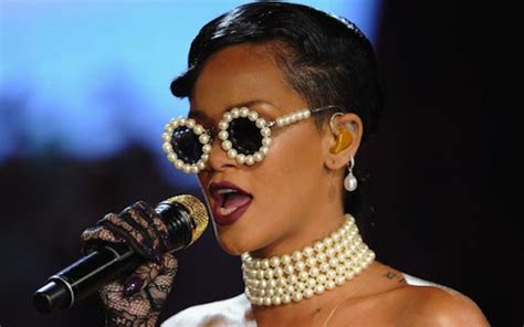 rihanna s sunglasses which style do you like best blickers