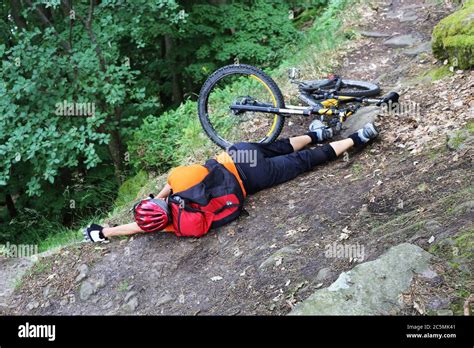 Mountain Biking Injury Hi Res Stock Photography And Images Alamy