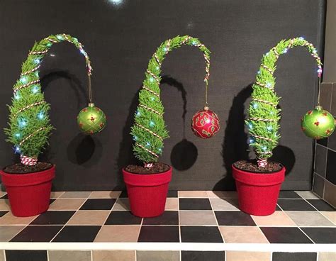 Diy outdoor christmas decorations + the grinch. This Woman's Grinch Christmas Tree Is 'Cheeky' For All the ...