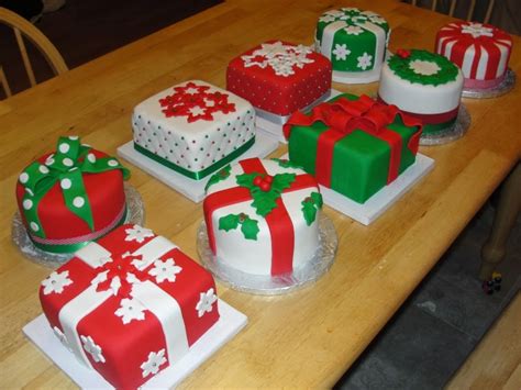 WONDERLAND CHRISTMAS CAKE DECORATING IDEAS