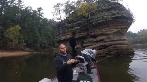 WISCONSIN RIVER FISHING - YouTube