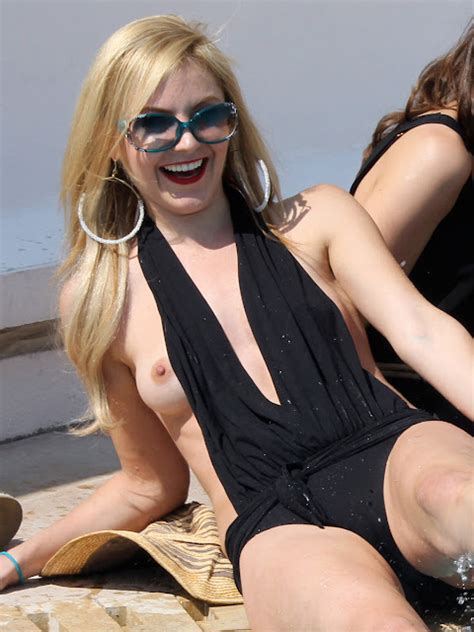 Celebrity Leaked Nude Madison Dylan Swimsuit Malfunction Boob Slip In
