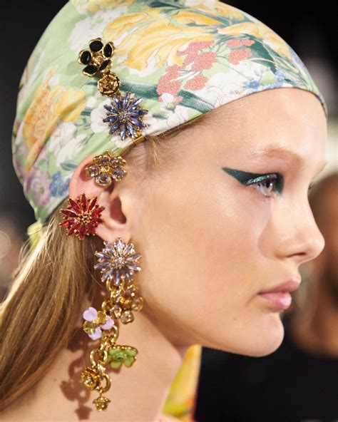 Flower Earrings And Floral Headpiece By Versace Ss19 Versace Fashion