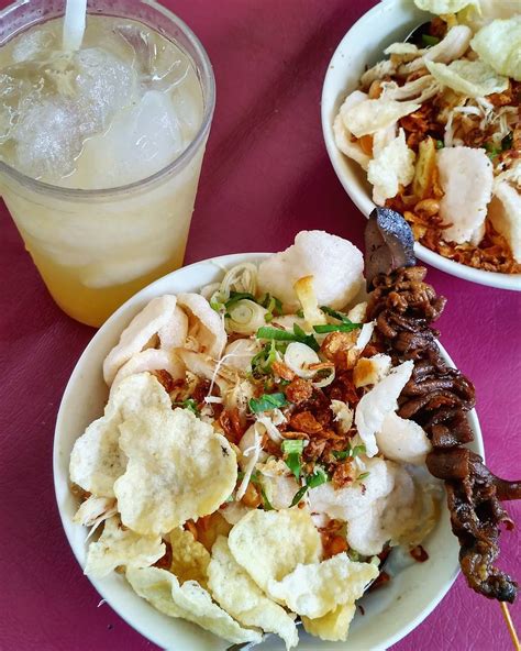 Suwiran ayam di semangkuk bubur ini menjadi ciri khas dibanding warung bubur lainnya. Rekomendasi Bubur Ayam di Jogja, Sarapan Tak Perlu ...