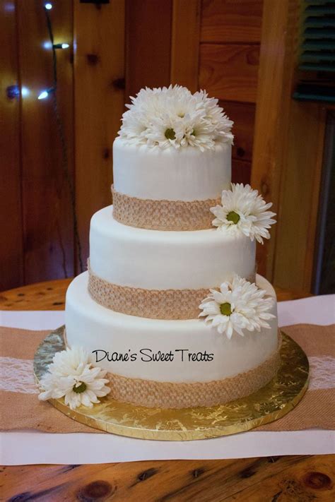 Wedding Cake With Burlap Trip And Fresh Daisies Diane S Sweet Treats