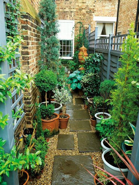 Narrow Garden Space Of Townhouse This Very Narrow Space On The Side Of