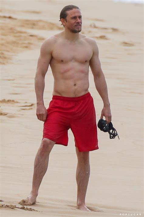 Charlie Hunnam Fans These Shirtless Pictures Are Just Chef s Kiss Чарли ханнэм Актер