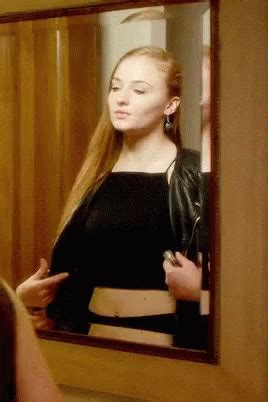 Sophie Turner Boobs Gif Sophie Turner Boobs Discover Share Gifs