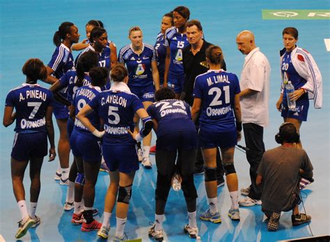 C'est un formidable exploit que vient de réaliser l'équipe de france de handball. Sportives françaises, levez-vous pour l'égalité des sexes ...