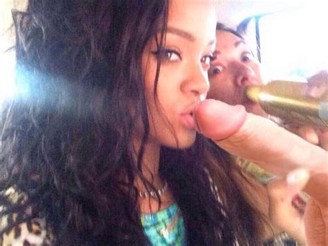 Rihanna Postet Postet Erotische Fotos Nacktefoto Com Nackte Promis