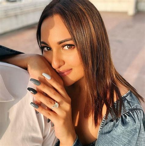 Sonakshi Sinha Engagement Did Sonakshi Sinha Get Engaged The Actress Showed A Big Ring On