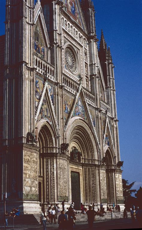 Der tag von maria himmelfahrt ist das älteste und bekannteste der vielen marienfeste, die die katholische kirche über das jahr verteilt. Der Dom von Orvieto - Kathedrale Maria Himmelfahrt Foto ...