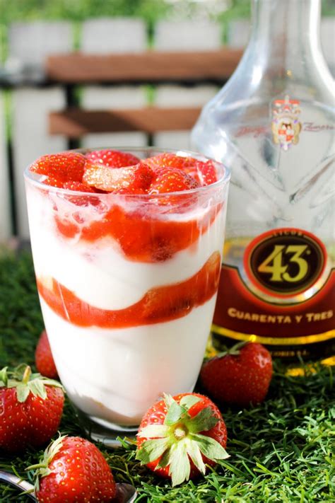 Erdbeer Licor 43 Joghurt Dessert | Stadt-Land-Food