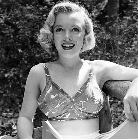 Cool High Quality Pix Retro Marilyn Monroe In Swimsuit