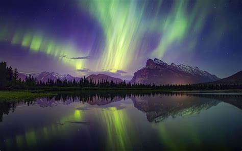 3840x2400 Aurora Borealis Mountains Lake Reflection Banff National Park