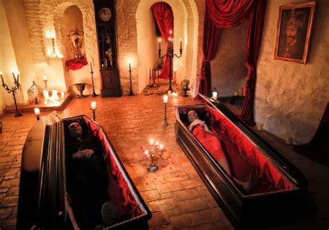 Pair Of Canadians Are First To Sleep In ‘draculas Castle In 70 Years