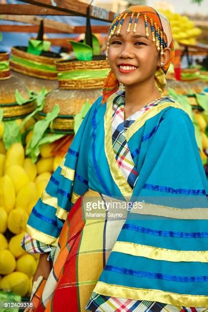 Traditional Filipino Costume Foto E Immagini Stock Getty Images